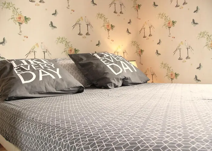 Maison Julien 3 * Мантон